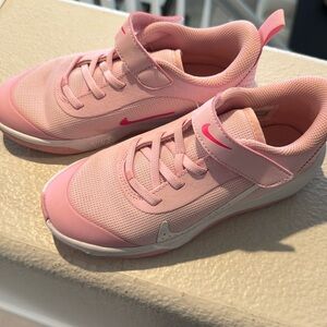 Girls size 1.5Y Nike tennis shoes worn once. No Lace up and Velcro. Pink.